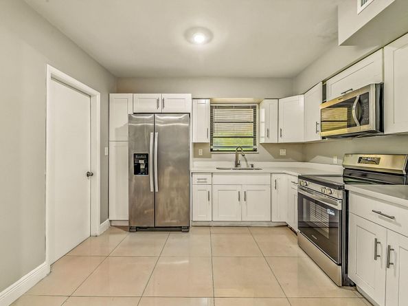 95 NE 128th St, North Miami FL 33161