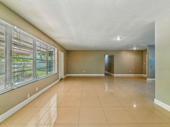 95 NE 128th St, North Miami FL 33161