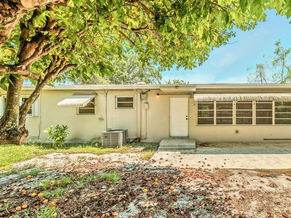 95 NE 128th St, North Miami FL 33161