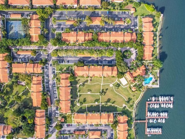 140 Yacht Club Way 109, Hypoluxo FL 33462