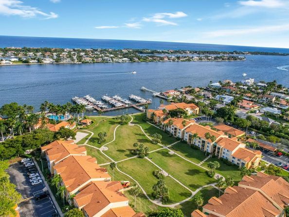 140 Yacht Club Way 109, Hypoluxo FL 33462