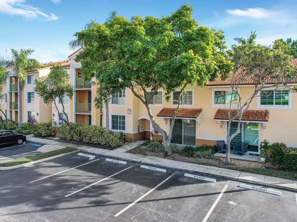 140 Yacht Club Way 109, Hypoluxo FL 33462