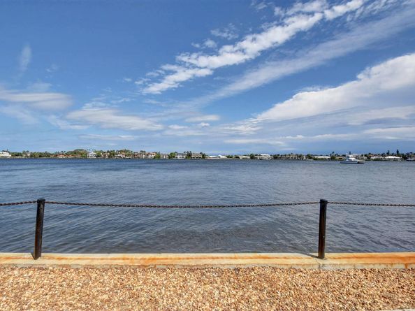 140 Yacht Club Way 109, Hypoluxo FL 33462