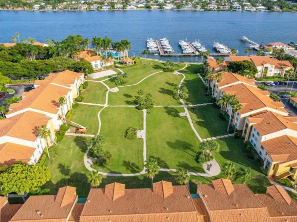 140 Yacht Club Way 109, Hypoluxo FL 33462