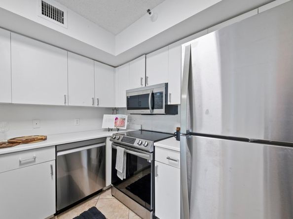 140 Yacht Club Way 109, Hypoluxo FL 33462