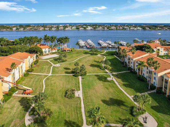140 Yacht Club Way 109, Hypoluxo FL 33462