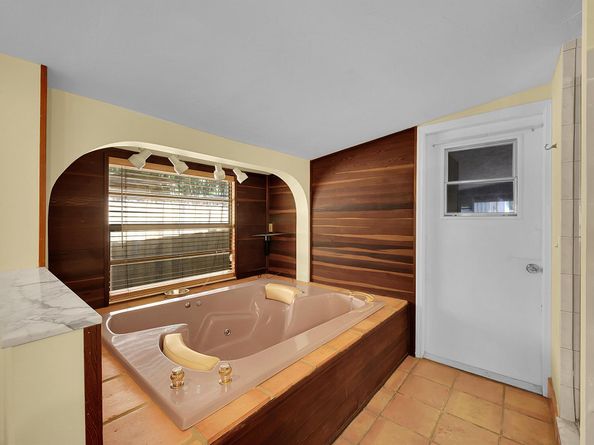 110 E Lake Worth Avenue, Lantana FL 33462