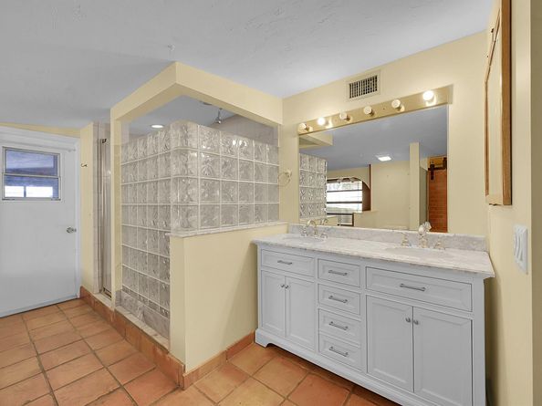 110 E Lake Worth Avenue, Lantana FL 33462
