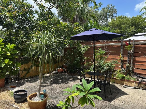 5713 Lime Hill Rd, Lauderhill FL 33319