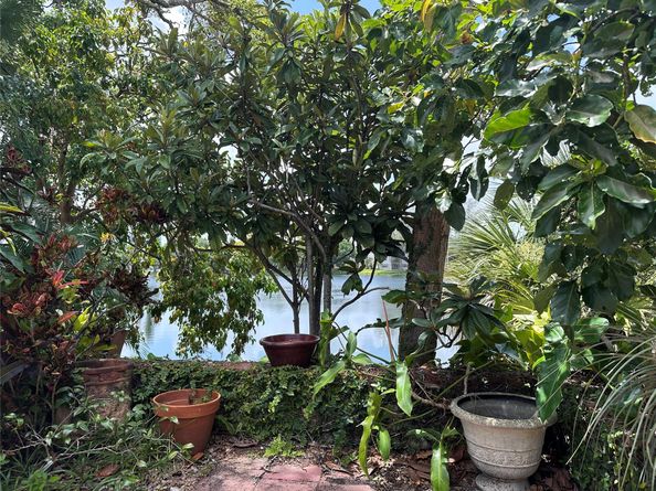 5713 Lime Hill Rd, Lauderhill FL 33319