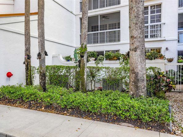 4112 W Palm Aire Dr 121B, Pompano Beach FL 33069