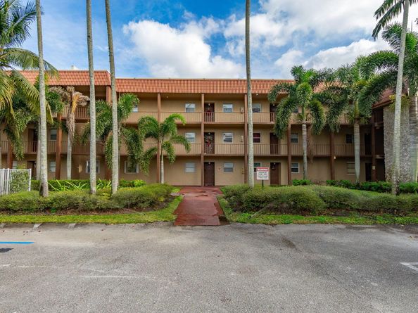 120 Sparrow Drive 315, Royal Palm Beach FL 33411