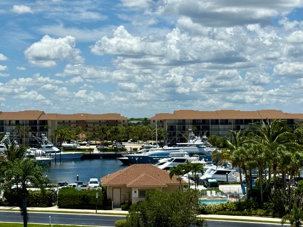 601 Seafarer Circle 504, Jupiter FL 33477