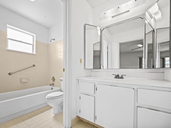 101 Lake Susan Drive, West Palm Beach FL 33411