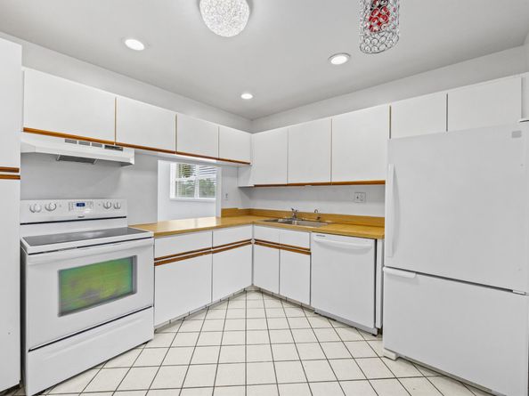 101 Lake Susan Drive, West Palm Beach FL 33411