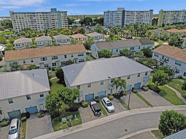4046 Long Leaf Lane, Hollywood FL 33021