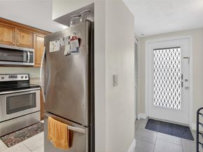9330 Lagoon Place 307, Davie FL 33324