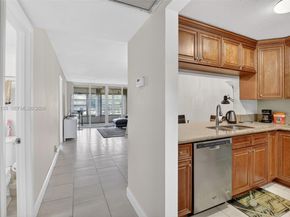 9330 Lagoon Place 307, Davie FL 33324