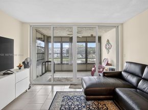 9330 Lagoon Place 307, Davie FL 33324