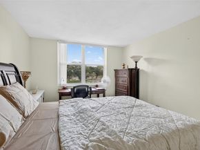 9330 Lagoon Place 307, Davie FL 33324