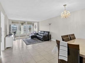9330 Lagoon Place 307, Davie FL 33324