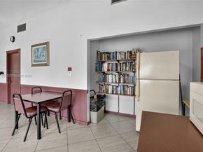 9330 Lagoon Place 307, Davie FL 33324