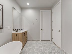 3036 Mcdonald Street, Miami FL 33133