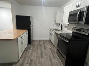 1560 NE 151st Street 102, Miami FL 33162