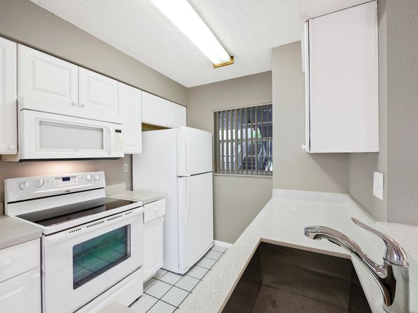 2861 N Oakland Forest Drive 202, Oakland Park FL 33309