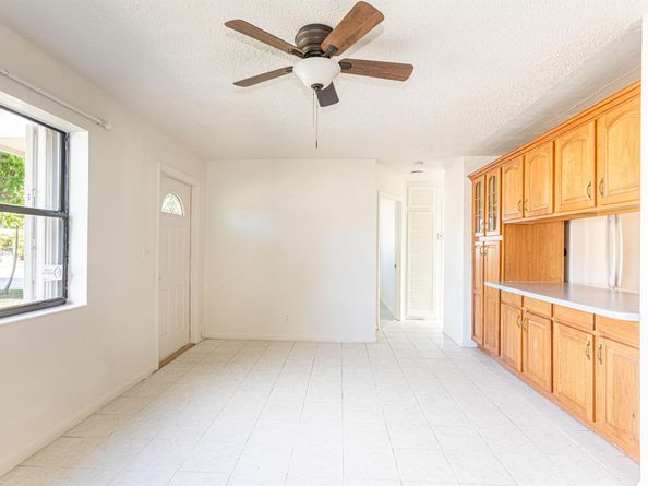 5624 S 37th Court, Greenacres FL 33463