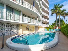 227 Australian Avenue 2c, Palm Beach FL 33480