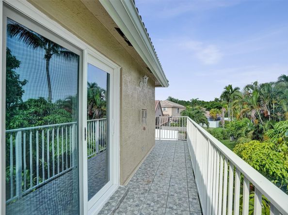 4739 NW 3rd Ct, Deerfield Beach FL 33442