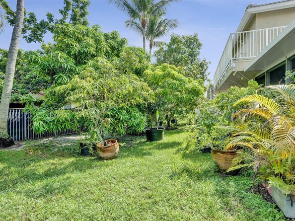 4739 NW 3rd Ct, Deerfield Beach FL 33442