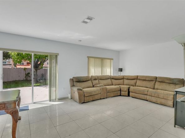 10718 SW 148th Ct, Miami FL 33196