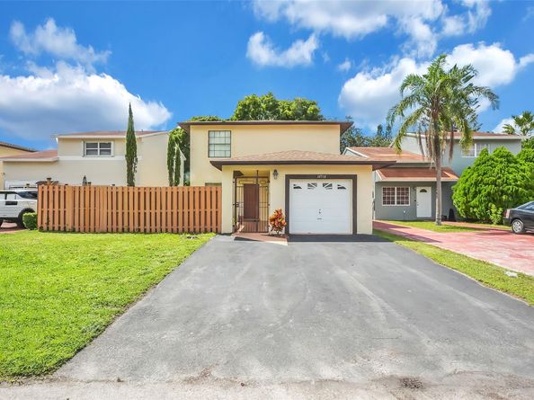 10718 SW 148th Ct, Miami FL 33196