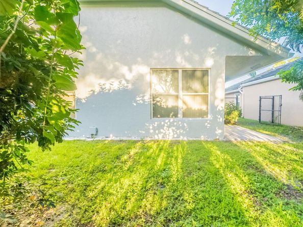 9220 Arborwood Cir, Davie FL 33328