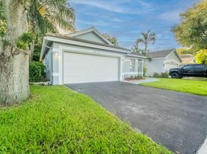 9220 Arborwood Cir, Davie FL 33328