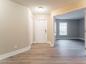 9220 Arborwood Cir, Davie FL 33328