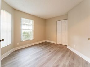 9220 Arborwood Cir, Davie FL 33328