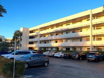 3186 Via Poinciana