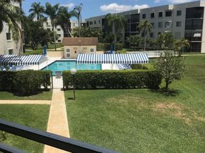 3186 Via Poinciana 211, Lake Worth FL 33467