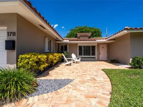 1711 NE 40th Ct, Oakland Park FL 33334
