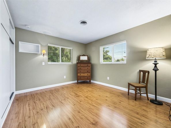 1711 NE 40th Ct, Oakland Park FL 33334