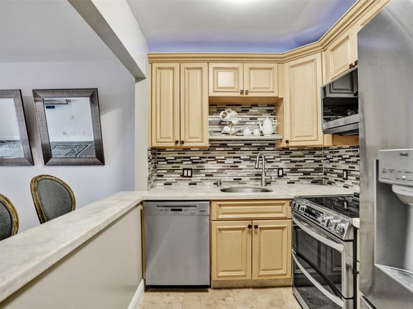101 E Mcnab Rd 407, Pompano Beach FL 33060