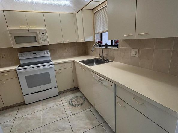 4820 Lucerne Lakes Boulevard W 107, Greenacres FL 33467