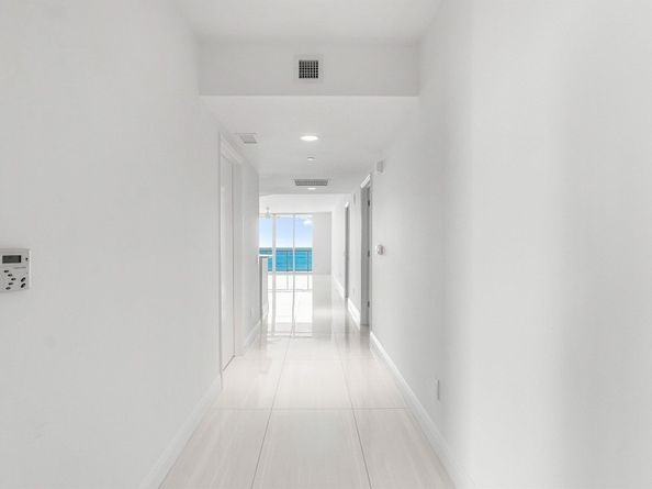 2650 Lake Shore Drive 1005, Riviera Beach FL 33404