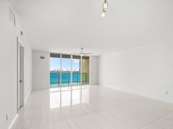 2650 Lake Shore Drive 1005, Riviera Beach FL 33404