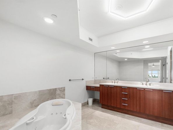 2650 Lake Shore Drive 1005, Riviera Beach FL 33404