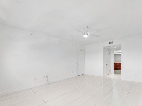 2650 Lake Shore Drive 1005, Riviera Beach FL 33404