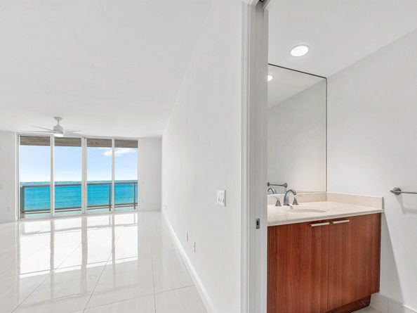 2650 Lake Shore Drive 1005, Riviera Beach FL 33404